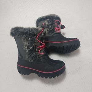 Girls Size 9 Toddler Black and Pink Snow Boots.